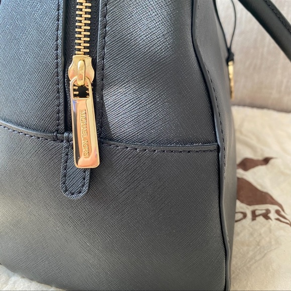 MICHAEL KORS Cindy Large Leather Dome Satchel - Picture 9 of 16